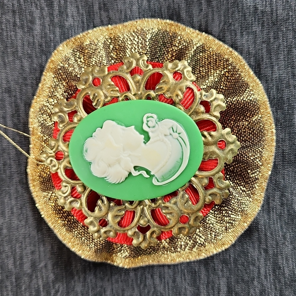 HANDMADE Vintage look resin cameo Christmas ornament, red green gold white  NEW